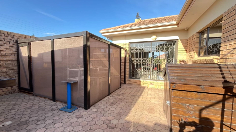 3 Bedroom Property for Sale in Heiderand Western Cape